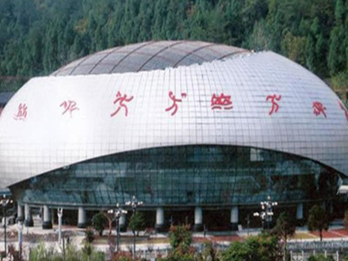 峨眉山体育中心球形网架加工安装
